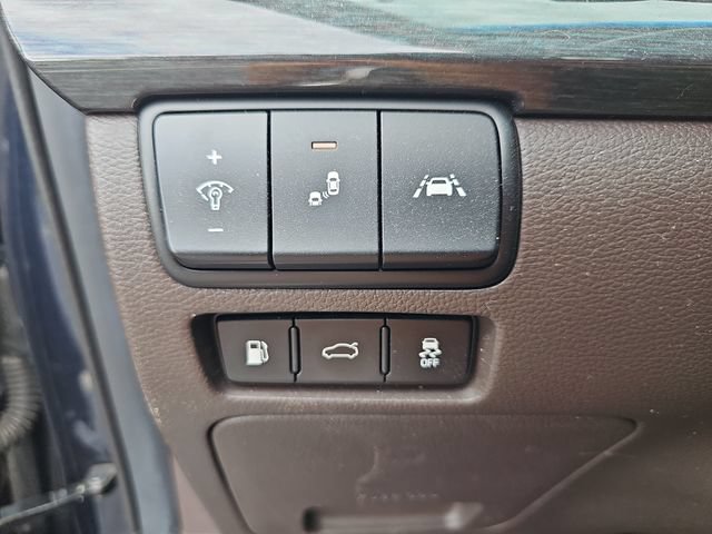 Used 2017 Kia Cadenza Limited FWD image 31