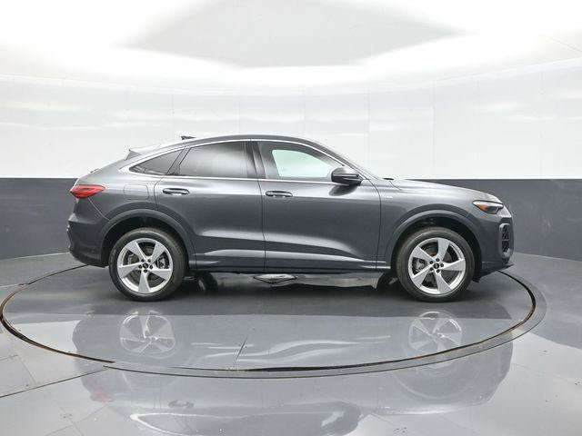 Used 2026 Audi Q5 Premium Plus w/ Premium Plus AWD/4WD image 8