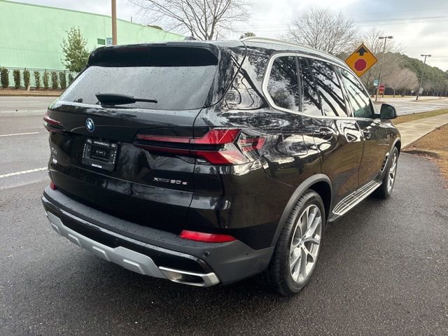 Used 2025 BMW X5 xDrive50e image 3
