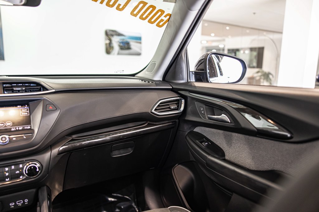 Used 2022 Chevrolet TrailBlazer LT FWD image 37