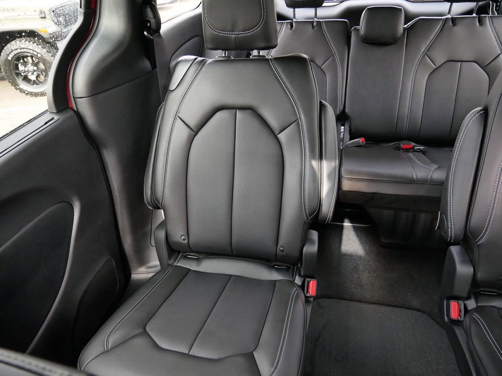 New 2026 Chrysler Pacifica Select image 19
