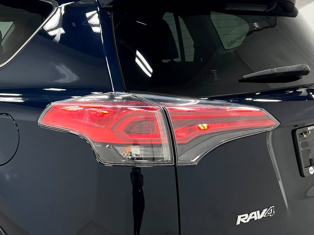 Used 2018 Toyota RAV4 Limited AWD/4WD image 35