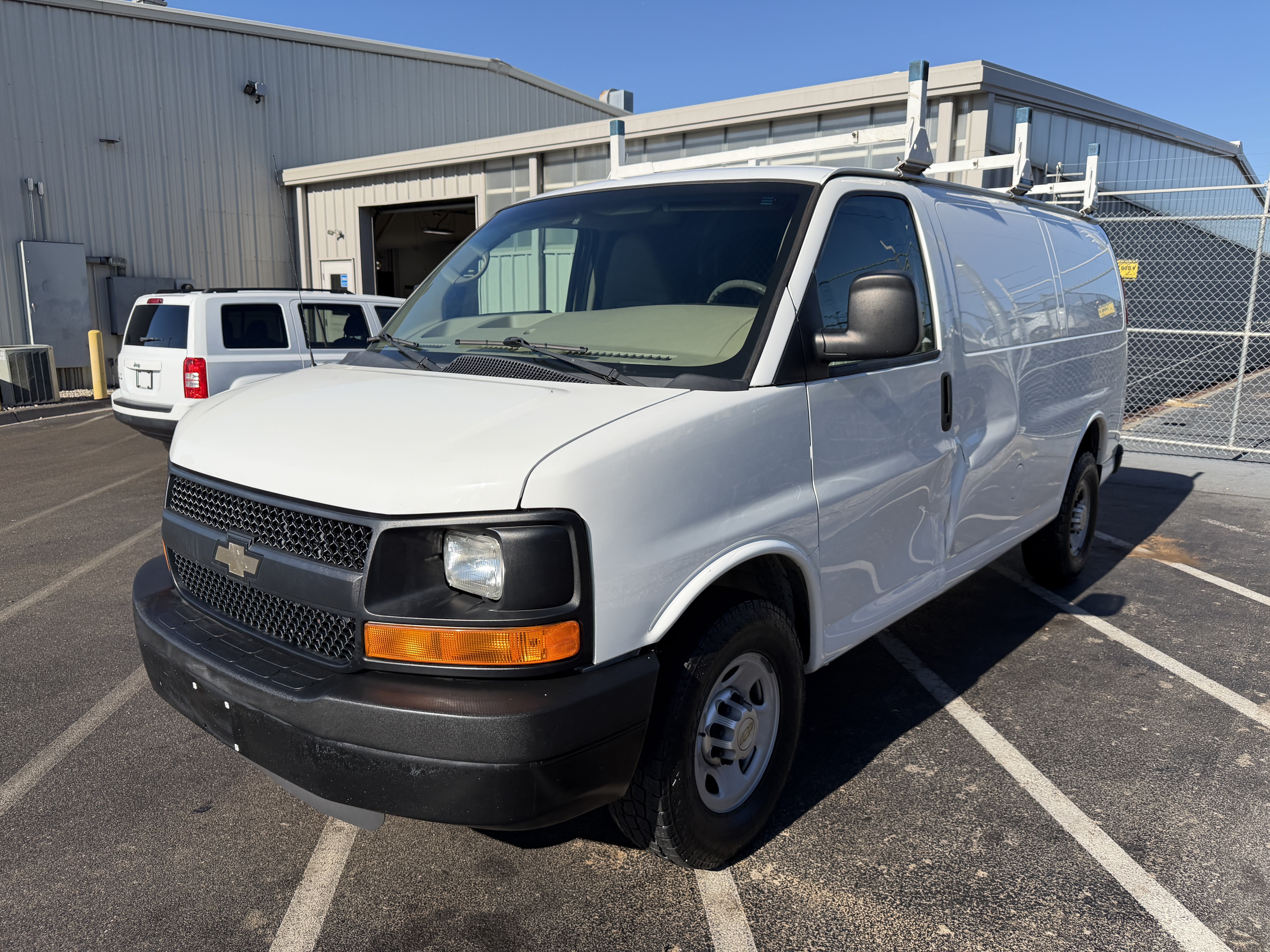 Used 2014 Chevrolet Express 2500 RWD image 4