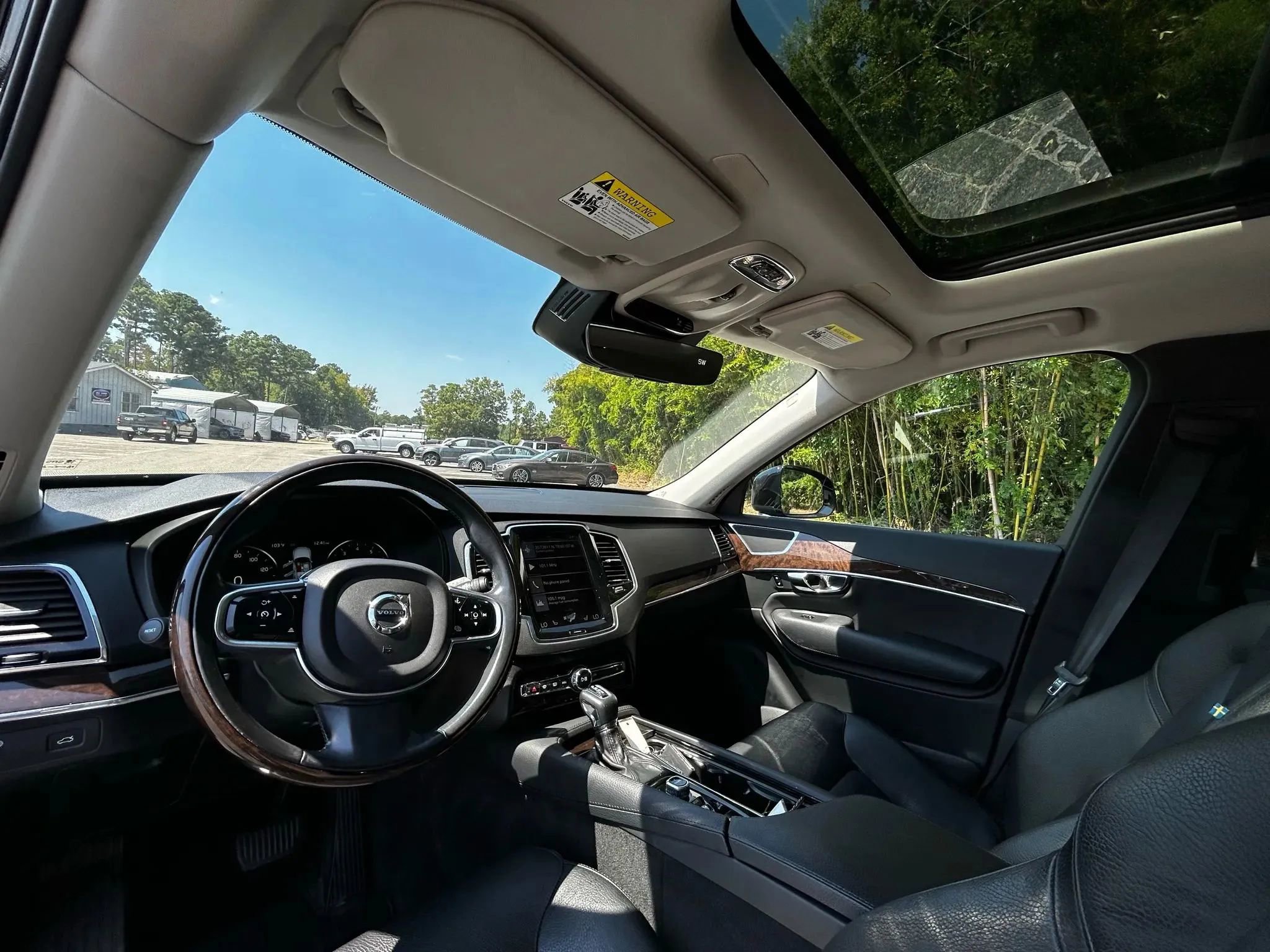 Used 2016 Volvo XC90 T6 Momentum w/ Momentum Plus Package AWD/4WD image 29