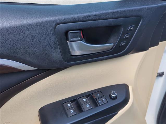 Used 2016 Toyota Highlander Limited Platinum AWD/4WD image 8