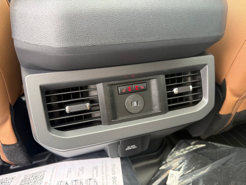 New 2026 Ford F250 Lariat w/ Black Appearance Package image 49