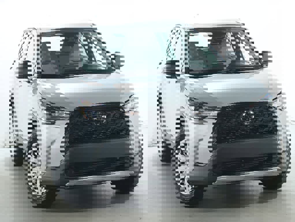 Used 2023 Toyota Corolla Cross L image 2