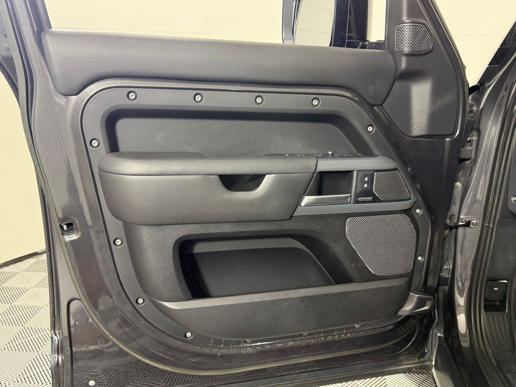 Used 2023 Land Rover Defender 110 X AWD/4WD image 14