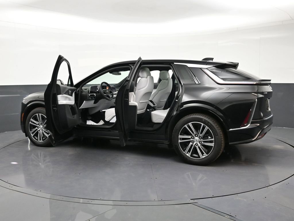 Used 2025 Cadillac Lyriq Luxury AWD/4WD image 34