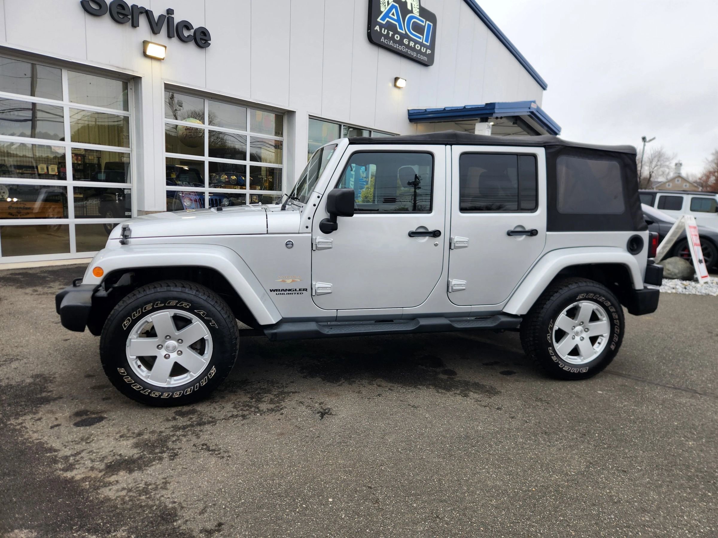 Used 2012 Jeep Wrangler Unlimited Sahara w/ Dual Top Group image 8