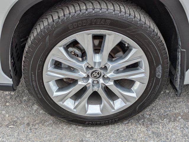 Used 2023 Toyota Highlander Limited image 10