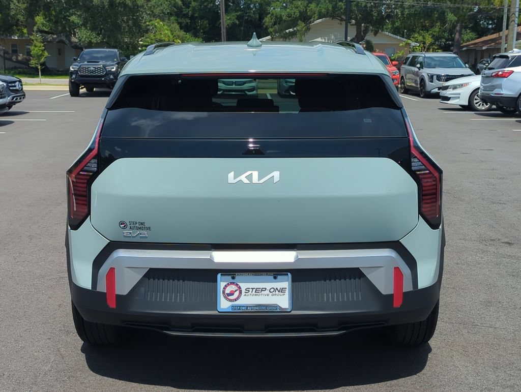 New 2027 Kia EV3 Wind FWD image 6
