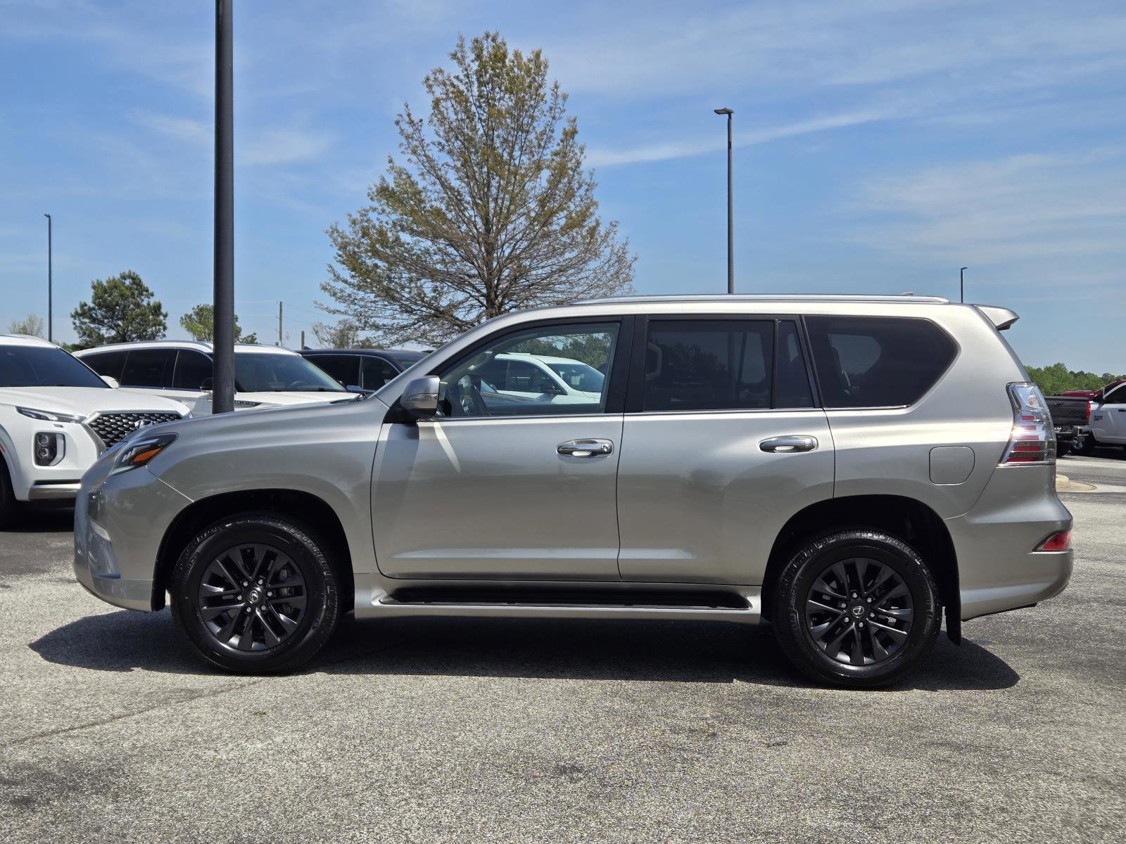 Used 2022 Lexus GX 460 Premium w/ Premium Package AWD/4WD image 12