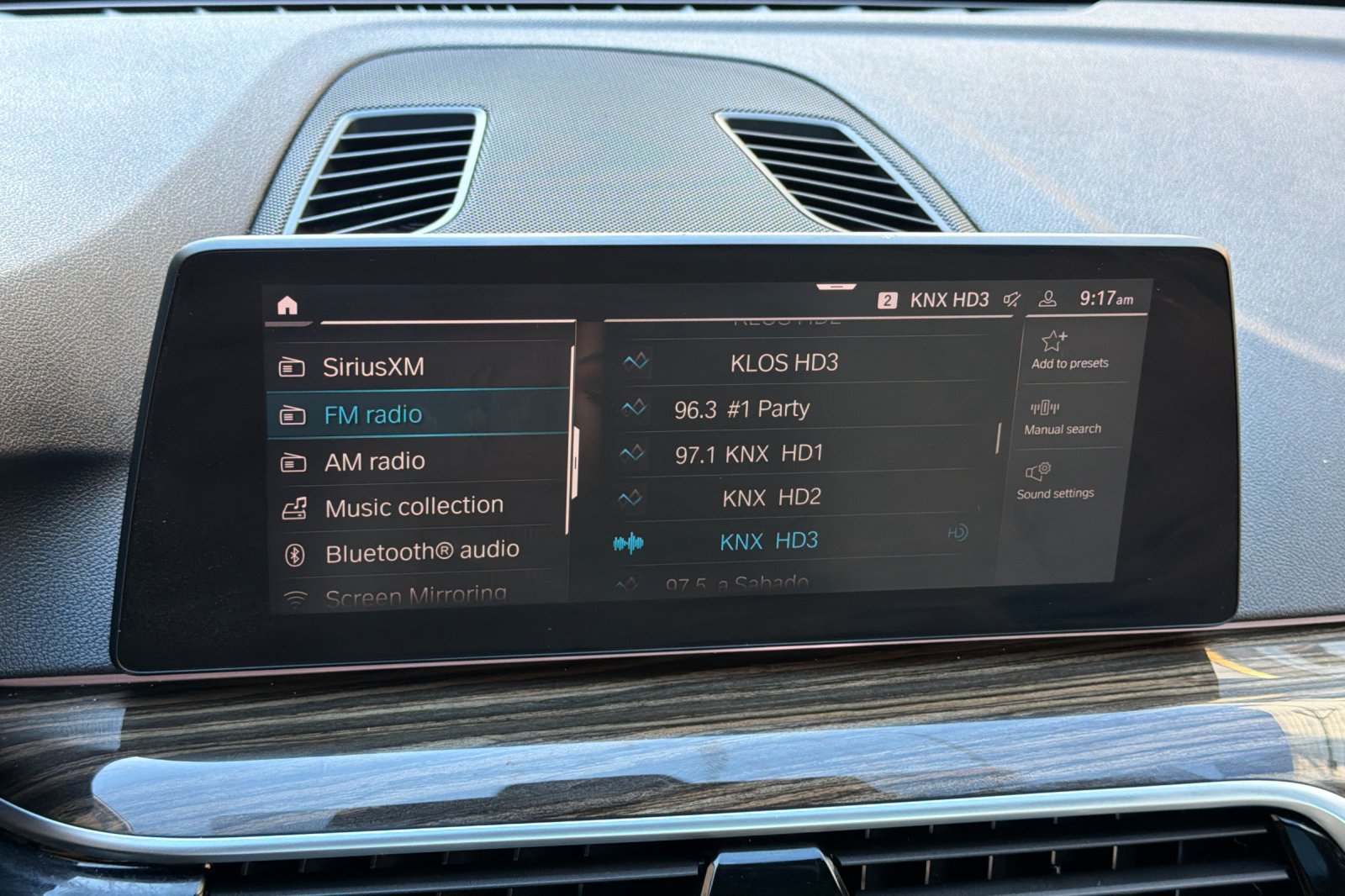 Used 2020 BMW 530e w/ Premium Package RWD image 18