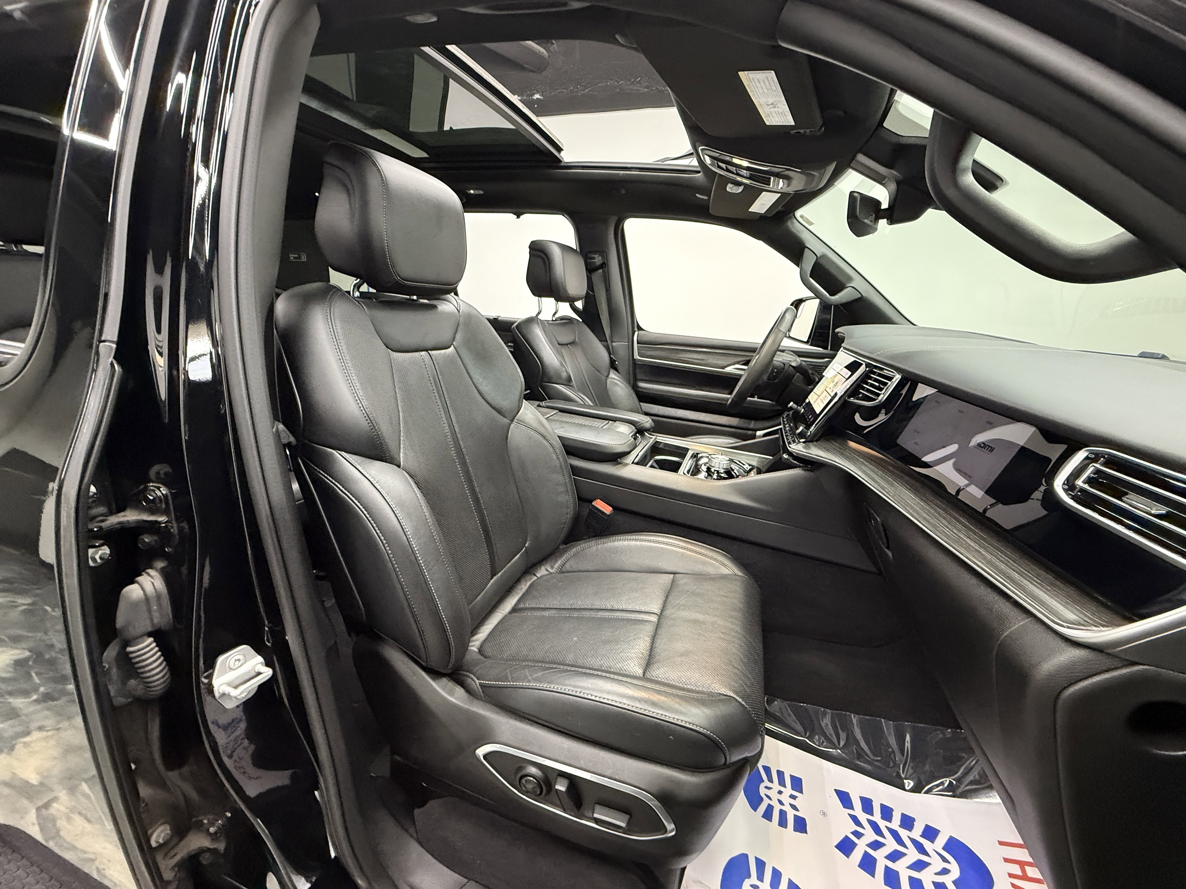 Used 2023 Jeep Wagoneer Series II w/ Convenience Group I image 20