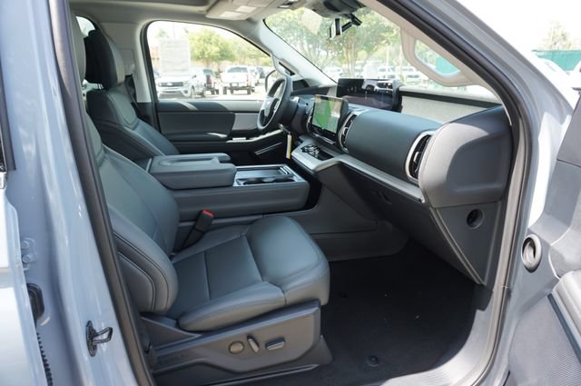 New 2027 Ford Expedition Max Active RWD image 3