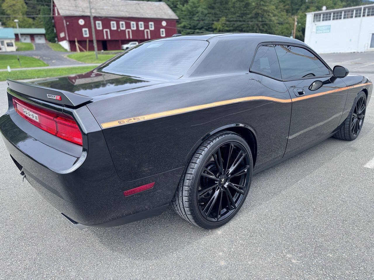 Used 2009 Dodge Challenger SRT8 w/ SRT Option Group II RWD image 14