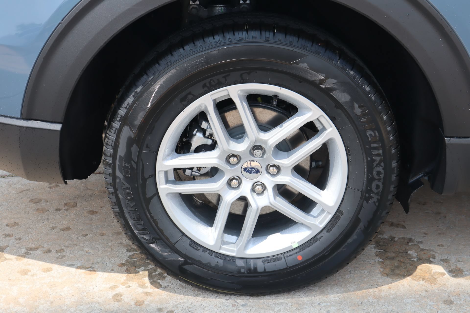 New 2026 Ford Explorer Active RWD image 19