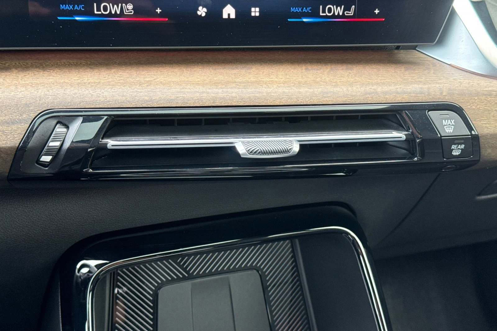 Used 2025 BMW X1 xDrive28i w/ Convenience Package image 19