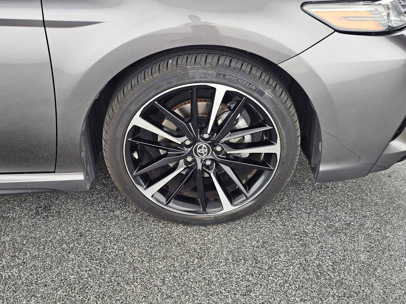 Used 2019 Toyota Camry XSE image 9