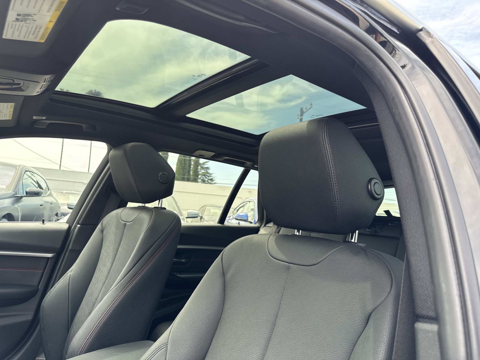 Used 2018 BMW 330i xDrive Wagon image 16