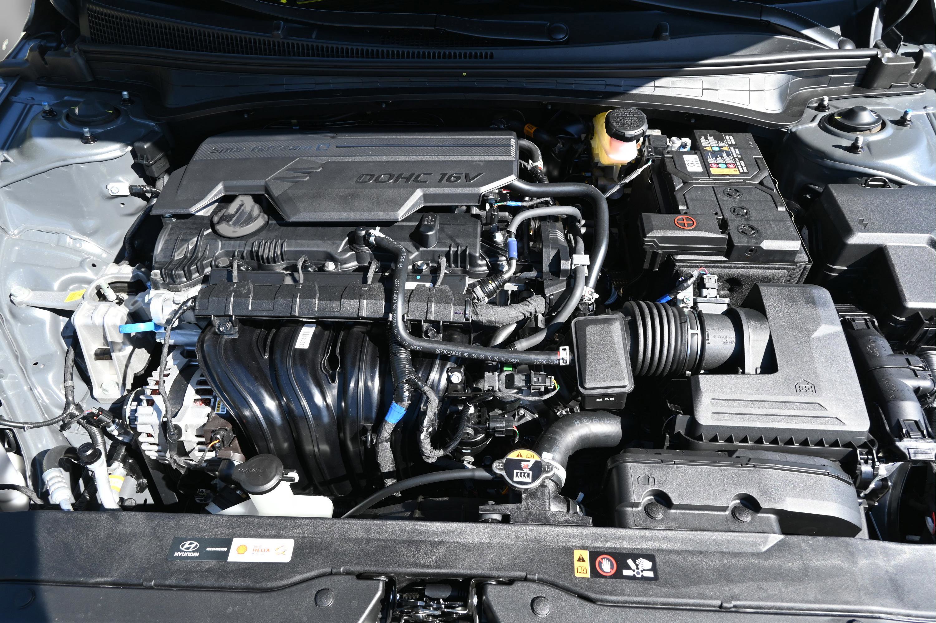 Certified 2025 Hyundai Elantra SE FWD image 13