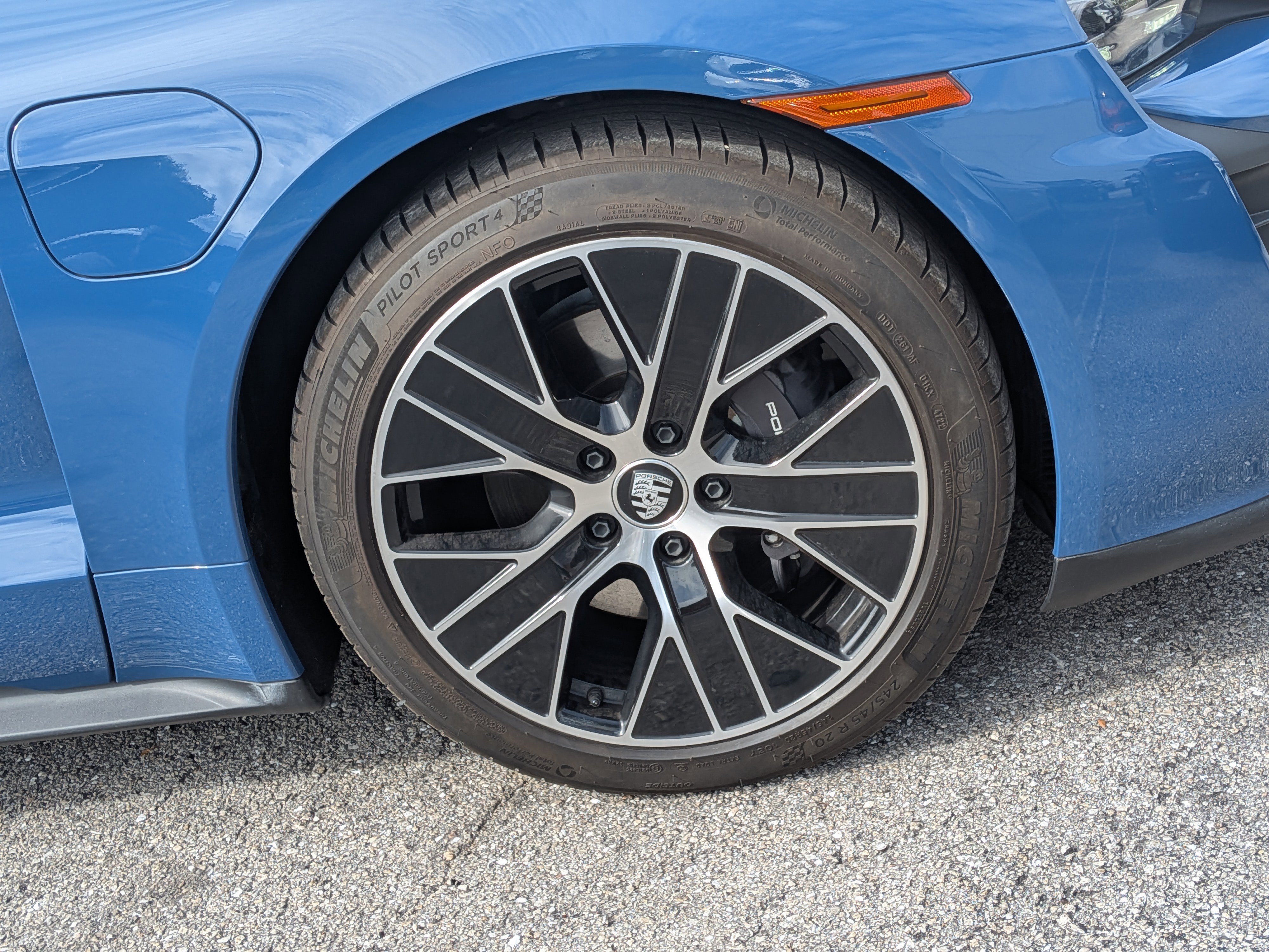 Used 2023 Porsche Taycan image 11