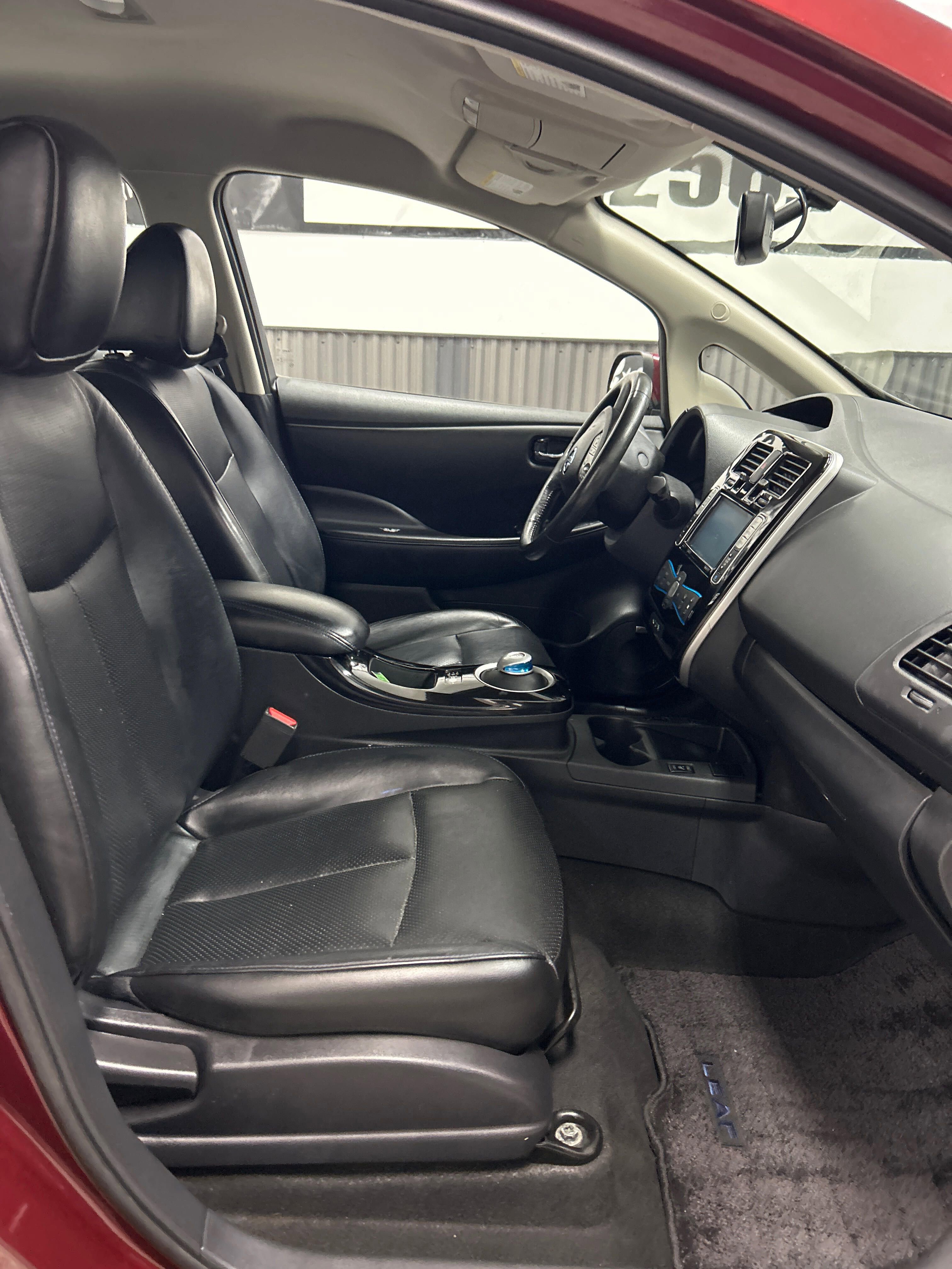 Used 2016 Nissan Leaf SL w/ Premium Package FWD image 14