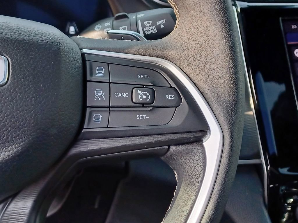 Used 2023 Jeep Grand Cherokee Altitude AWD/4WD image 19