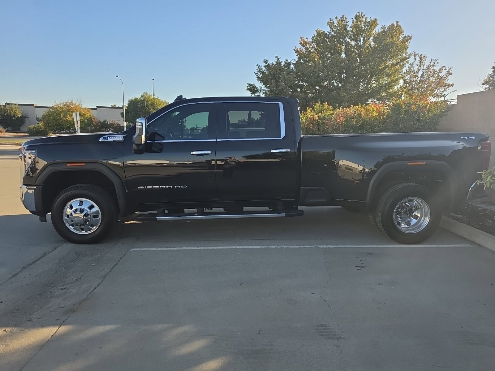 Used 2025 GMC Sierra 3500 SLT w/ Texas SLT Premium Package AWD/4WD image 3