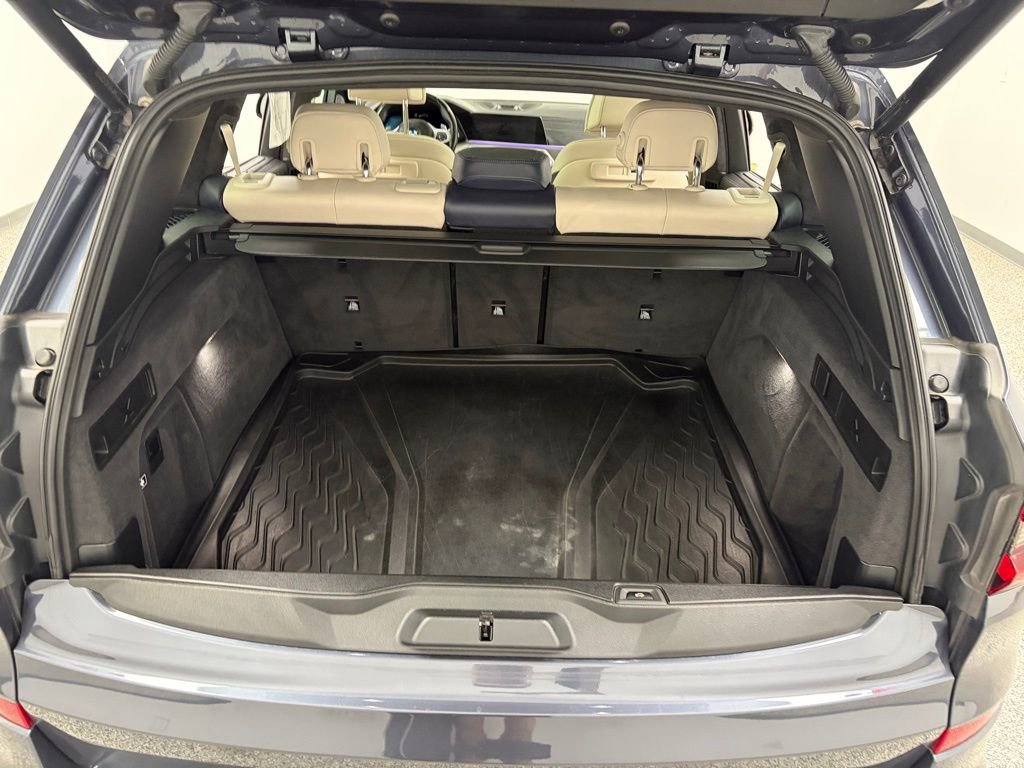 Used 2022 BMW X5 M50i w/ Executive Package image 37