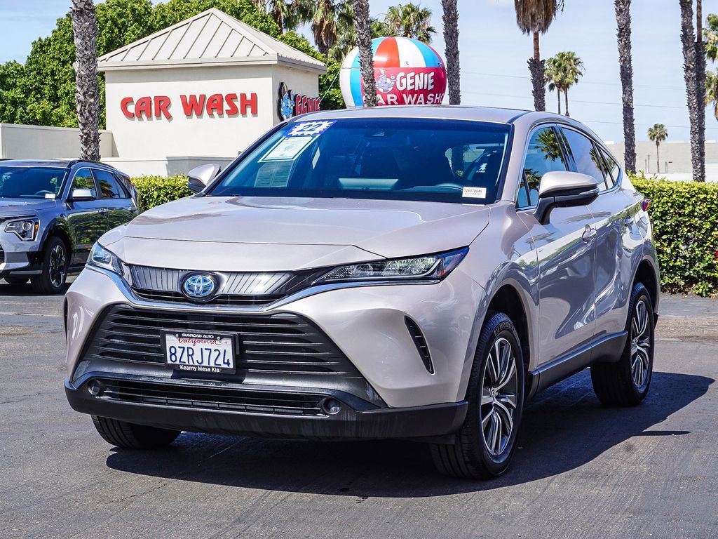 Used 2022 Toyota Venza LE AWD/4WD image 3