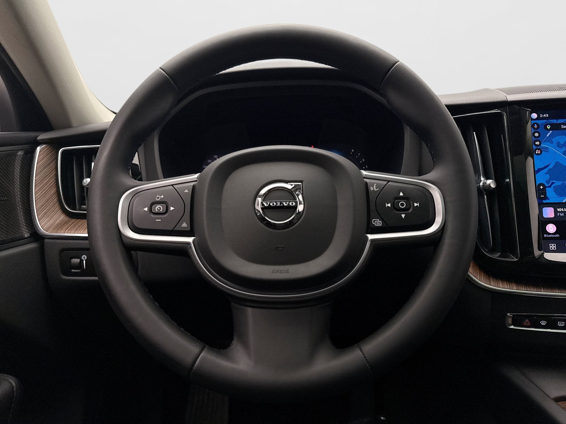 Used 2022 Volvo XC60 B5 Momentum w/ Climate Package AWD/4WD image 12