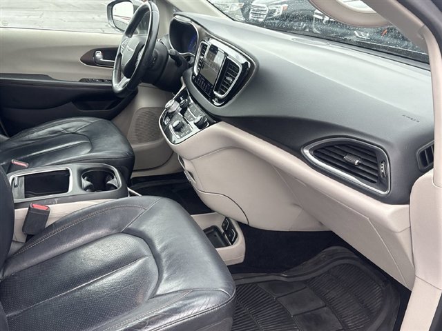 Used 2018 Chrysler Pacifica Touring-L Plus FWD image 28
