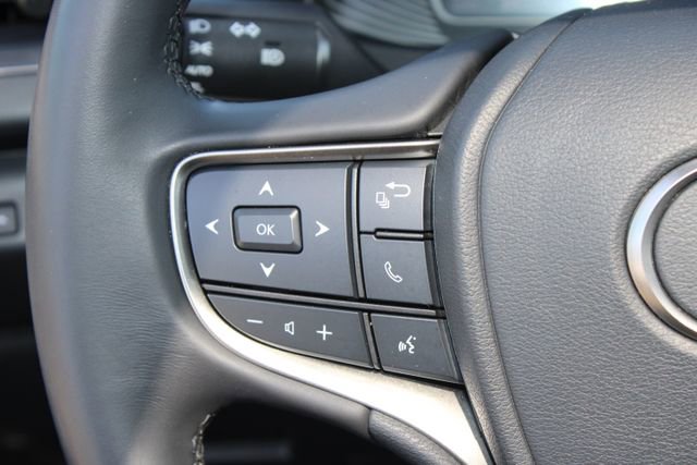 Certified 2023 Lexus UX 250h FWD w/ Accessory Package (Z2) image 18