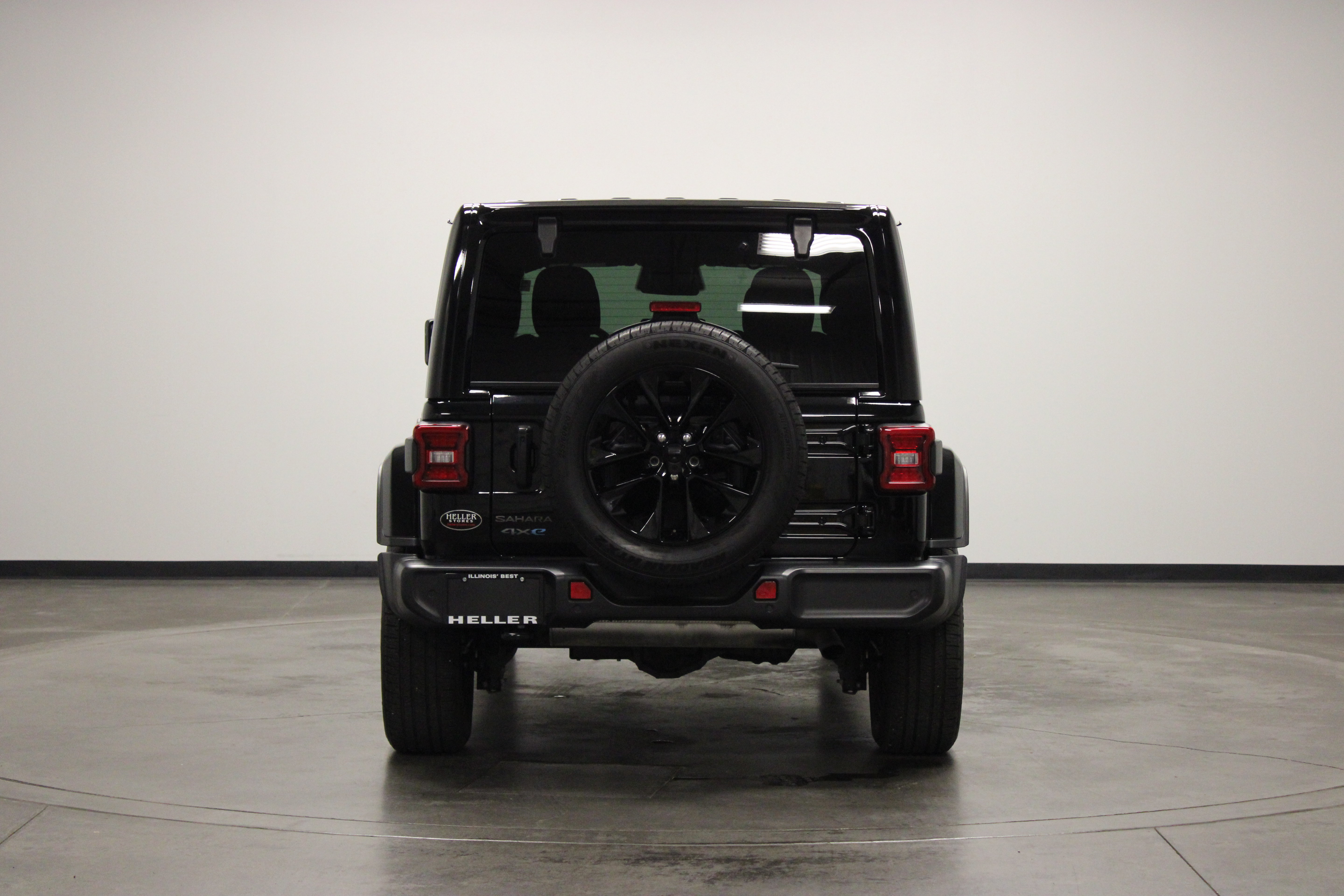 Used 2025 Jeep Wrangler Unlimited Sahara w/ Safety Group AWD/4WD image 7