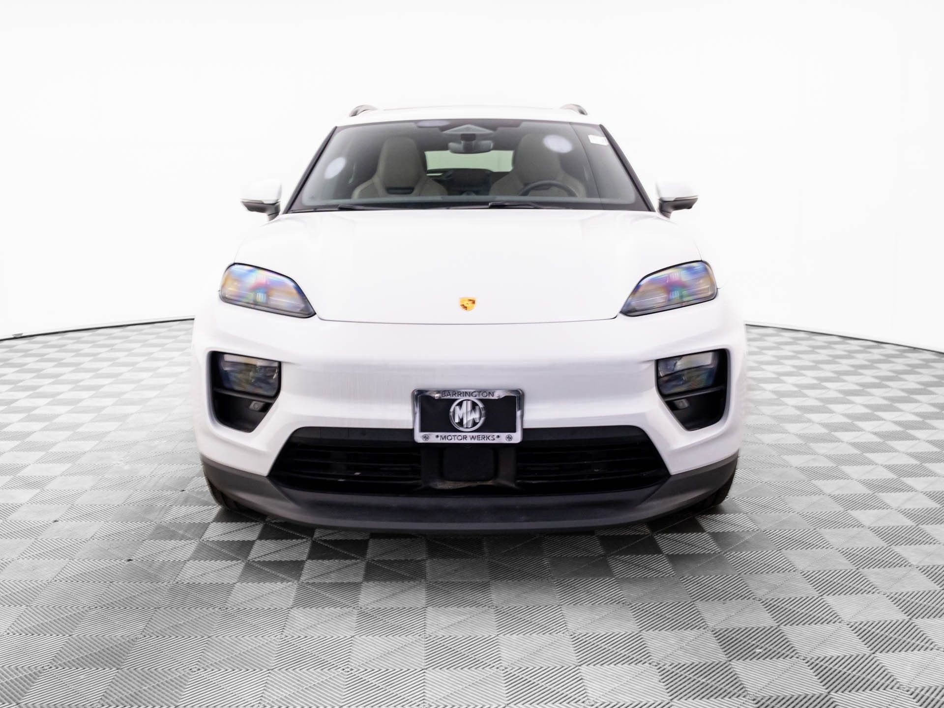 Certified 2024 Porsche Macan 4 Electric image 9