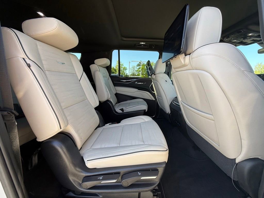 Used 2023 Cadillac Escalade ESV Sport w/ Touring Package AWD/4WD image 34