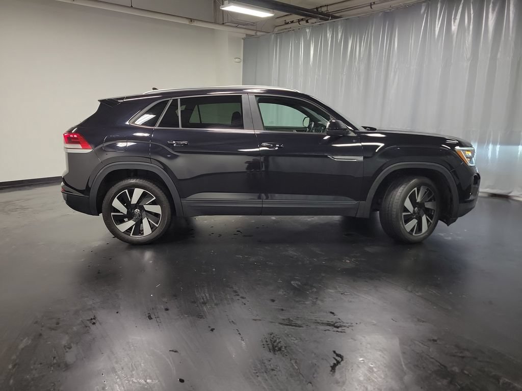 Used 2024 Volkswagen Atlas Cross Sport SE FWD image 9