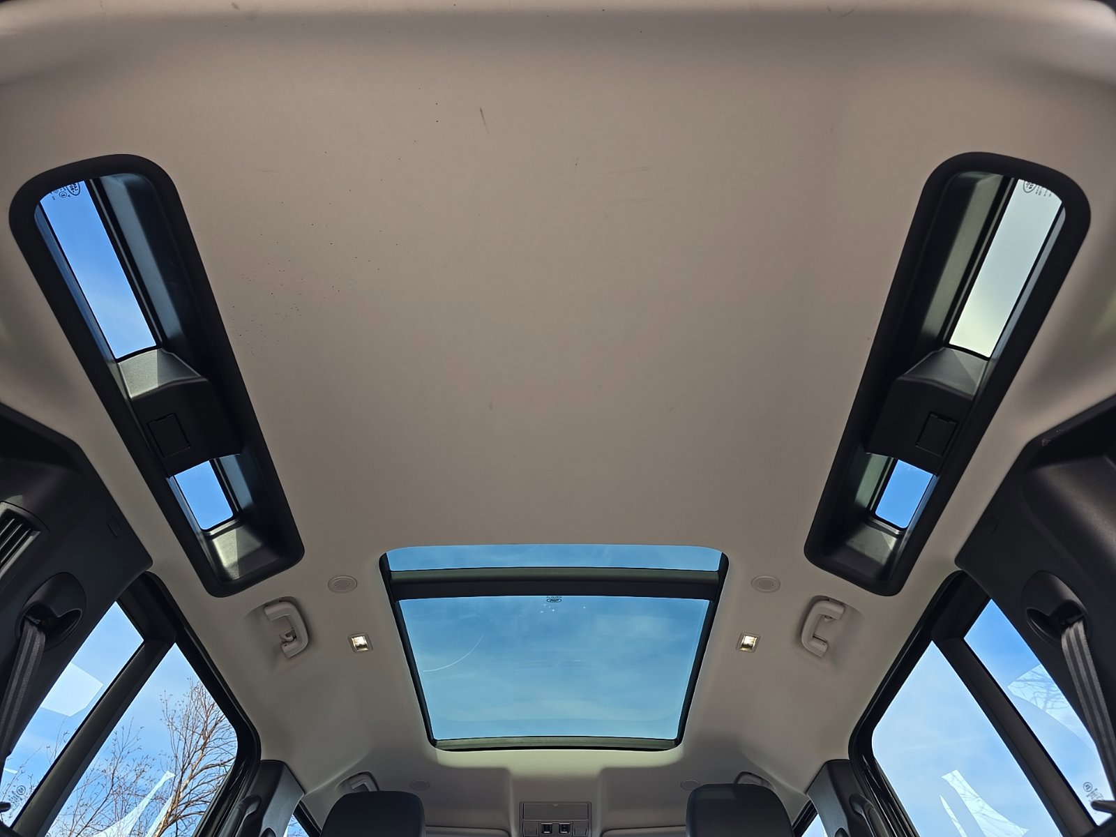 Used 2020 Land Rover Defender 110 SE image 24