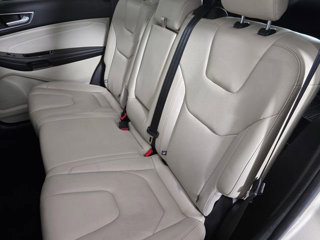 Used 2018 Ford Edge Titanium w/ Equipment Group 301A AWD/4WD image 19