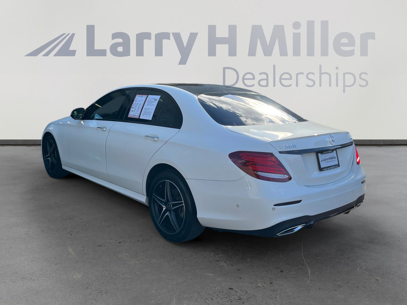 Used 2018 Mercedes-Benz E 300 4MATIC image 3