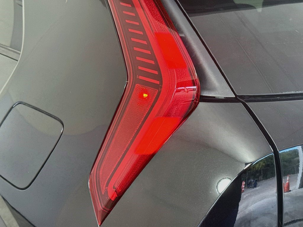Used 2023 Kia Niro EX FWD image 35