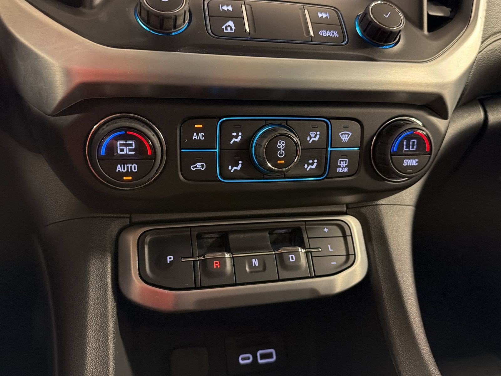 Used 2021 GMC Acadia SLT w/ Elevation Edition FWD image 17