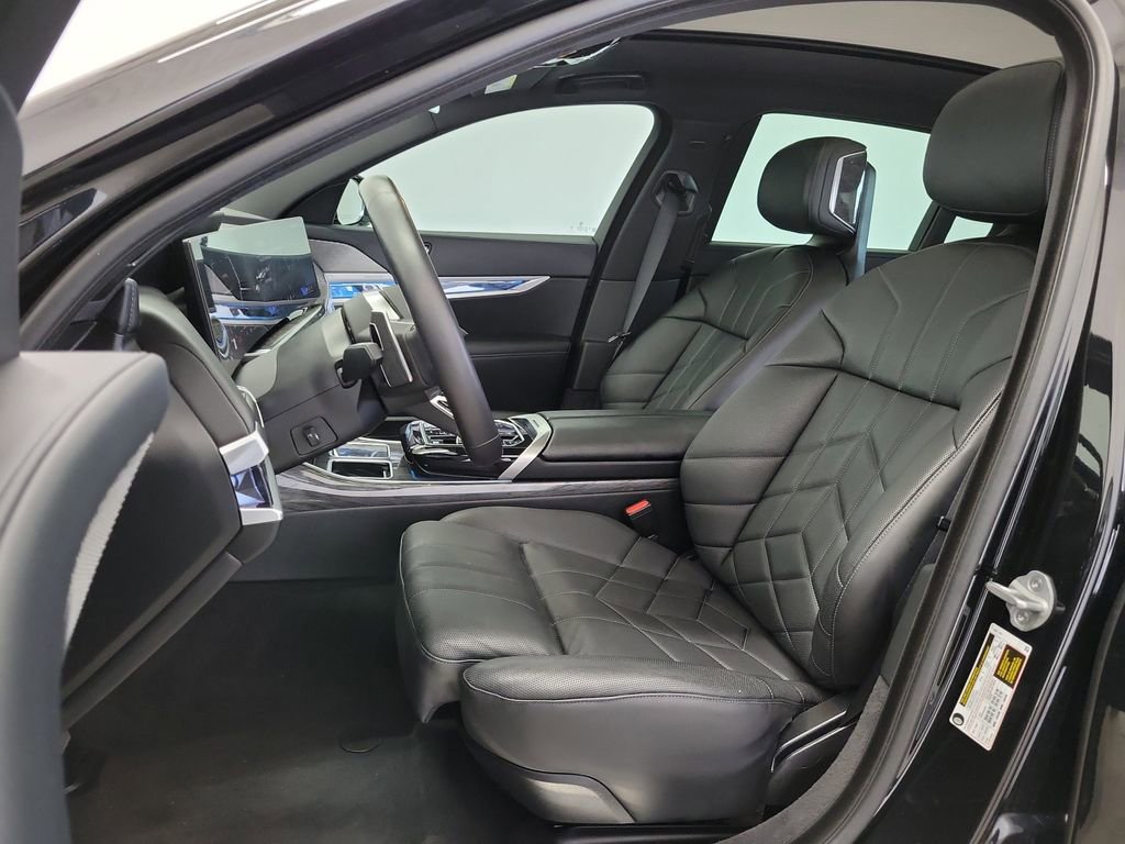 Used 2025 BMW 740i RWD image 17