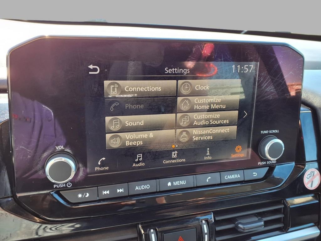 Used 2024 Nissan Pathfinder SV image 7