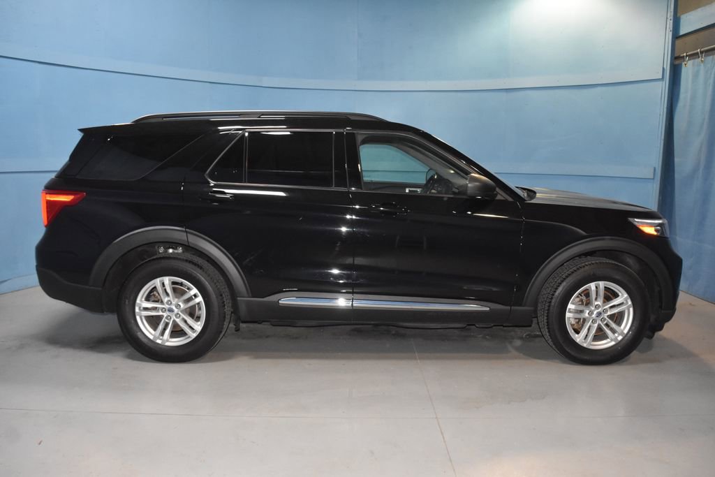 Used 2022 Ford Explorer XLT w/ Equipment Group 202A AWD/4WD image 25
