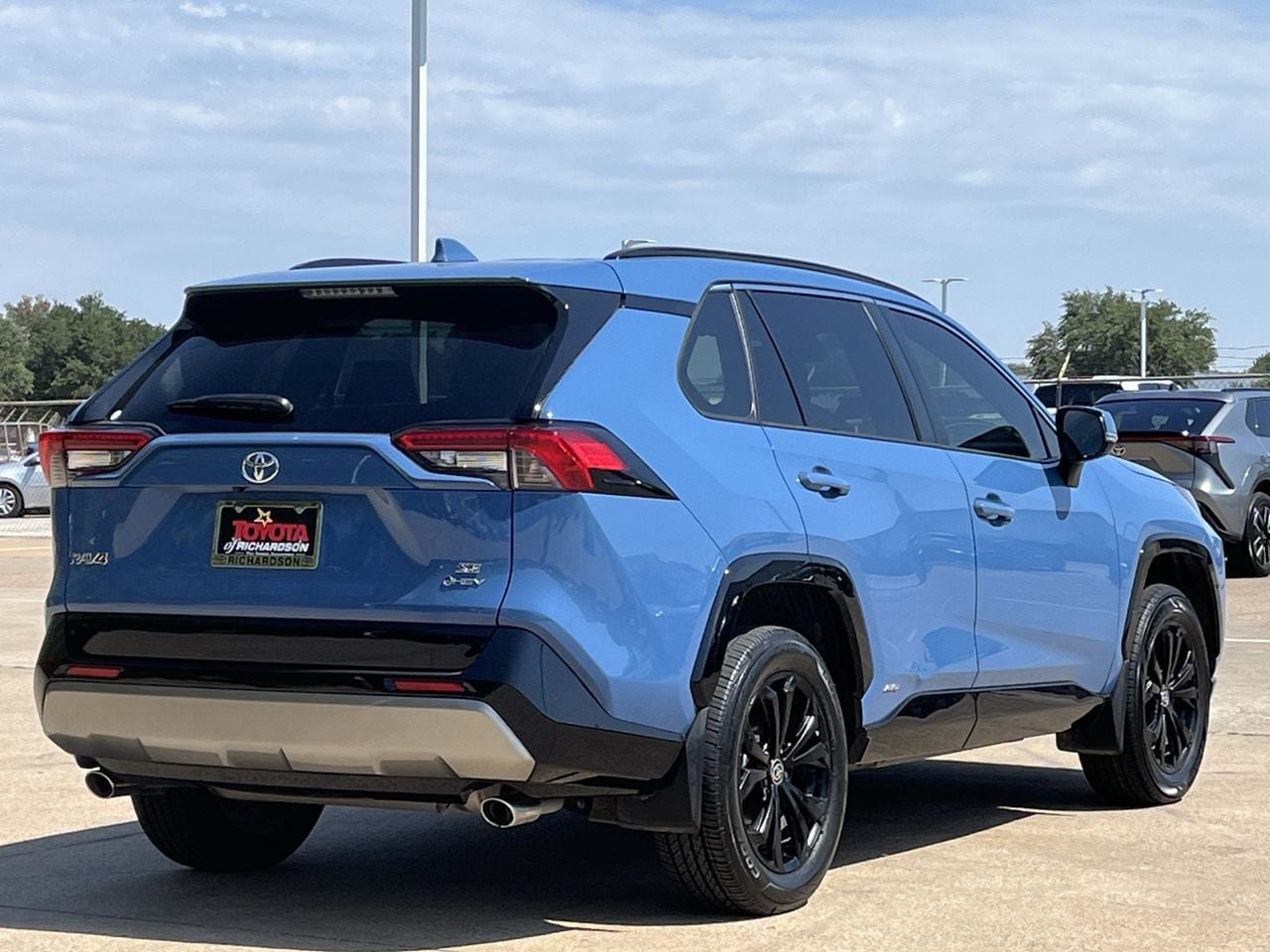 Used 2025 Toyota RAV4 SE AWD/4WD image 4