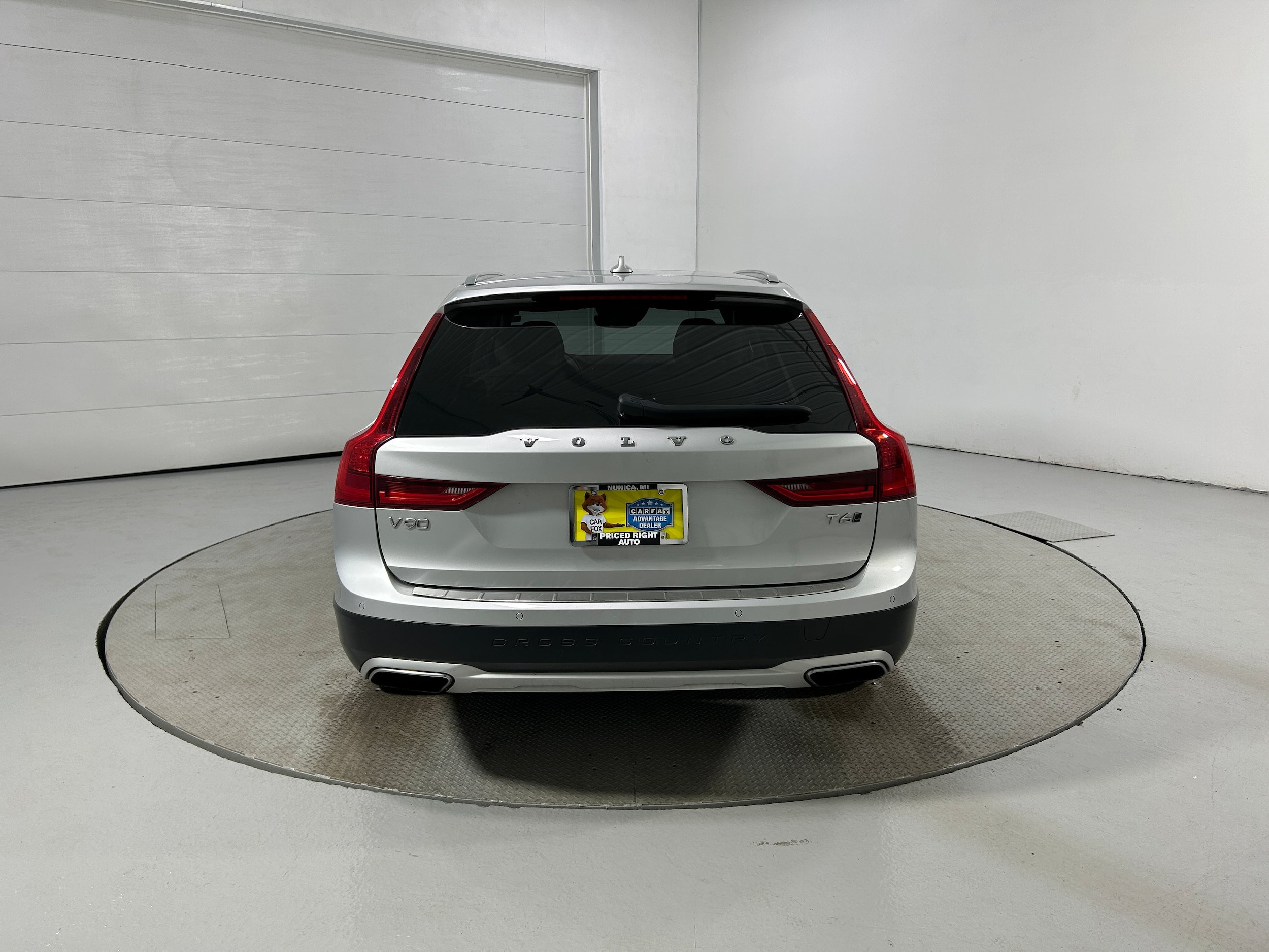Used 2020 Volvo V90 T6 Cross Country AWD/4WD image 32