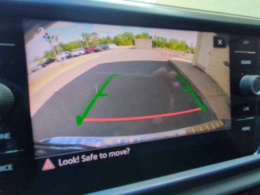 Used 2023 Volkswagen Taos SE image 9